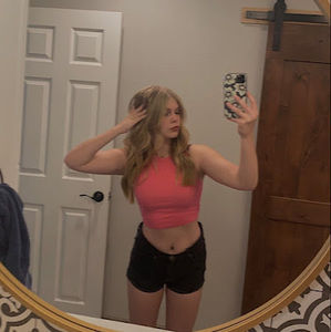 Meet your Posher, Alyssa